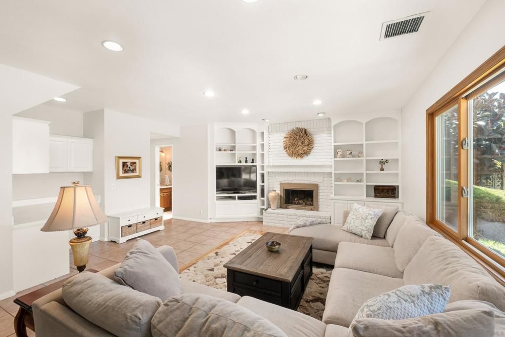 Image 20 of property listing at 2614 Abedul Street, Carlsbad, CA 92009