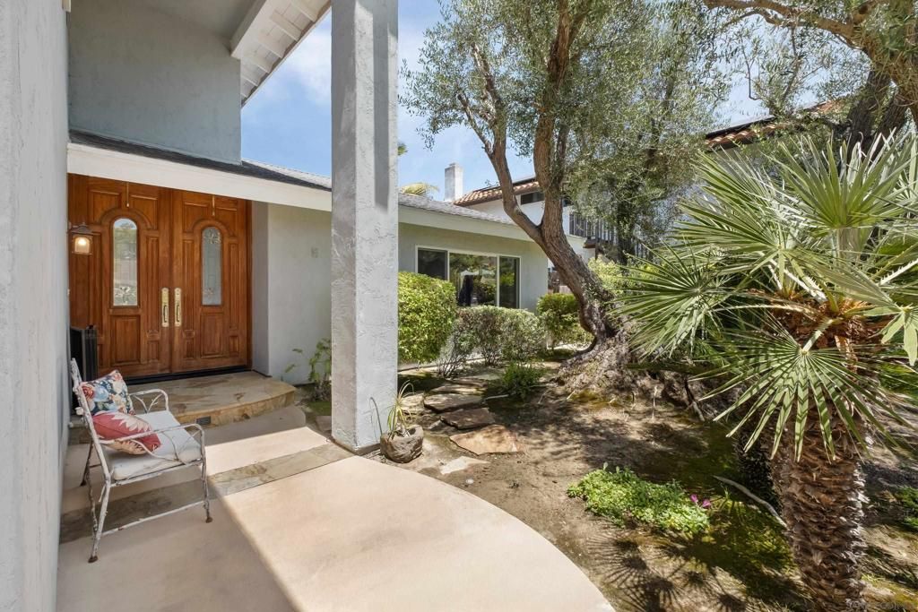 Image 3 of property listing at 2614 Abedul Street, Carlsbad, CA 92009