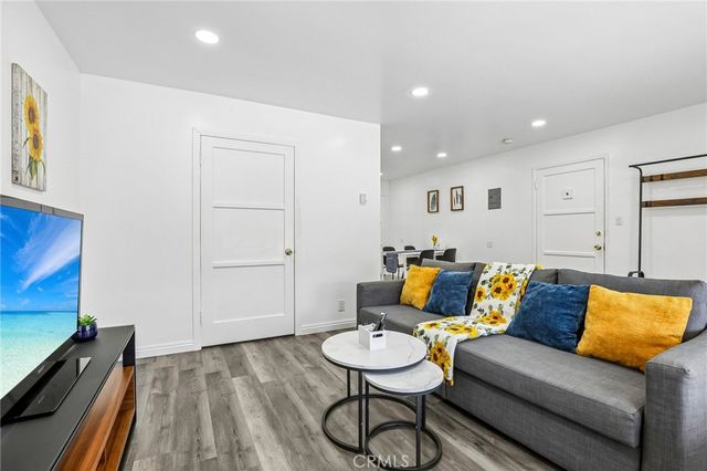 1036 E 2nd Street 11, Long Beach, CA 90802