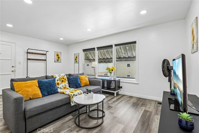 1036 E 2nd Street 11, Long Beach, CA 90802