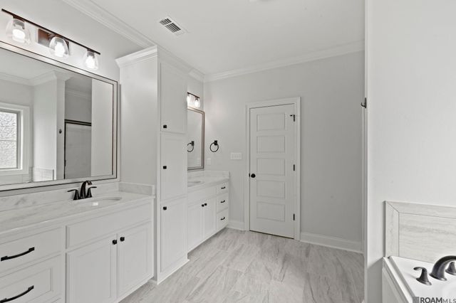 13104 Cedar Pointe Dr, St Francisville, LA 70775