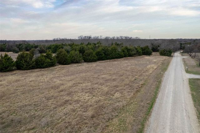 938 County Road 4900, Trenton, TX 75490