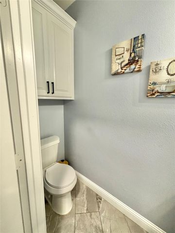 2512 Highcrest Avenue, Fort Worth, TX 76111