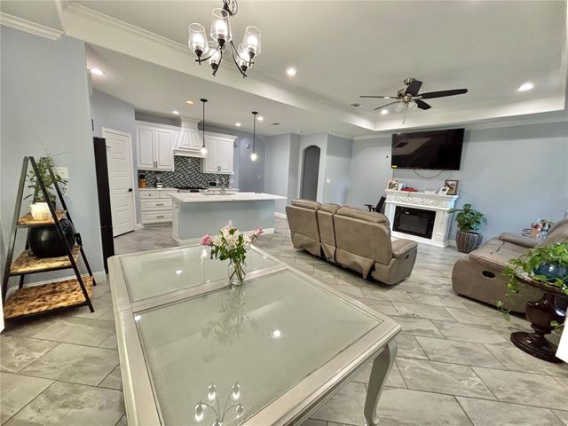 2512 Highcrest Avenue, Fort Worth, TX 76111