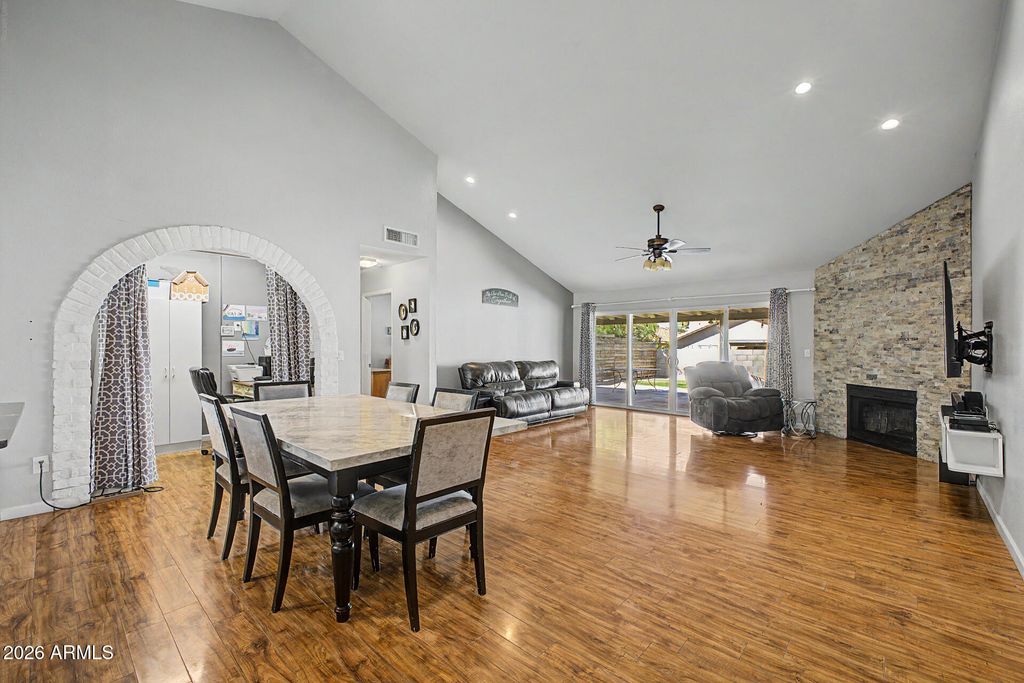 12102 N 79TH Avenue, Peoria, AZ 85345 — photo 4