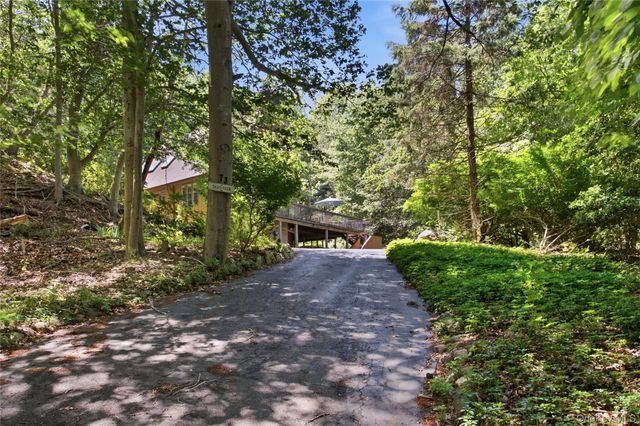 73 Glen Road, Baiting Hollow, NY 11933