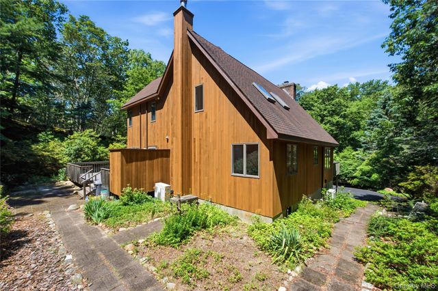 73 Glen Road, Baiting Hollow, NY 11933