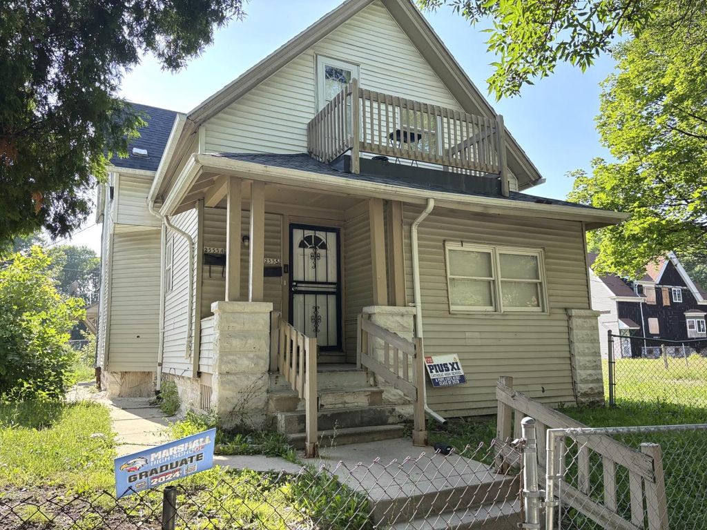 2555 N 16th STREET, Milwaukee, WI 53206
