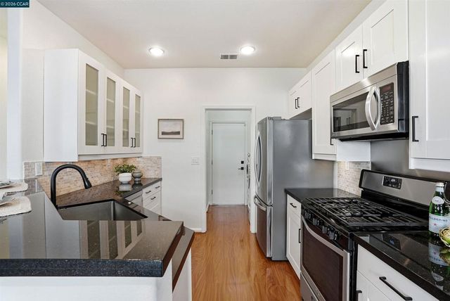 1 1 Avocet Ct, Alameda, CA 94501