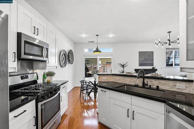 1 1 Avocet Ct, Alameda, CA 94501