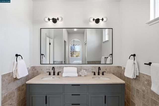 1 1 Avocet Ct, Alameda, CA 94501