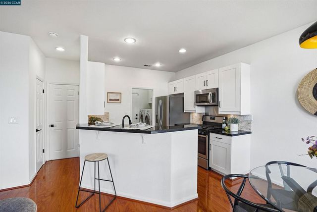 1 1 Avocet Ct, Alameda, CA 94501