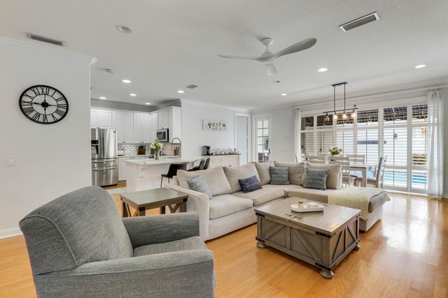 188 Paradise Circle, Jupiter, FL 33458