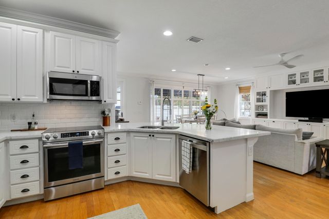 188 Paradise Circle, Jupiter, FL 33458