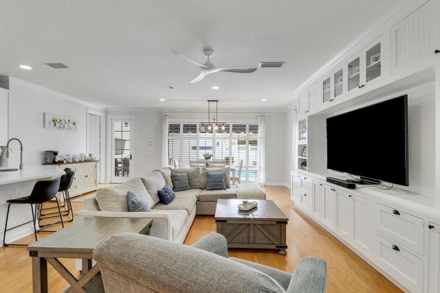 188 Paradise Circle, Jupiter, FL 33458