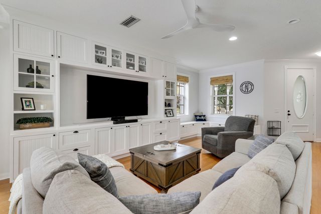 188 Paradise Circle, Jupiter, FL 33458