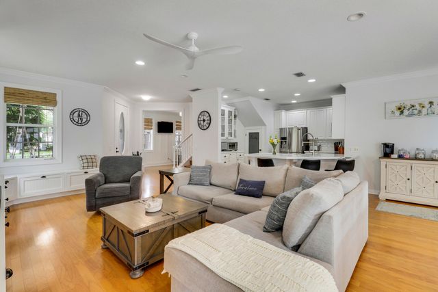 188 Paradise Circle, Jupiter, FL 33458