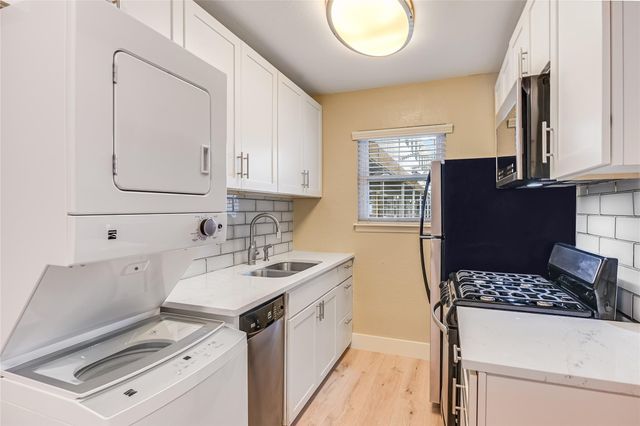 2401 Manor RD 131, Austin, TX 78722