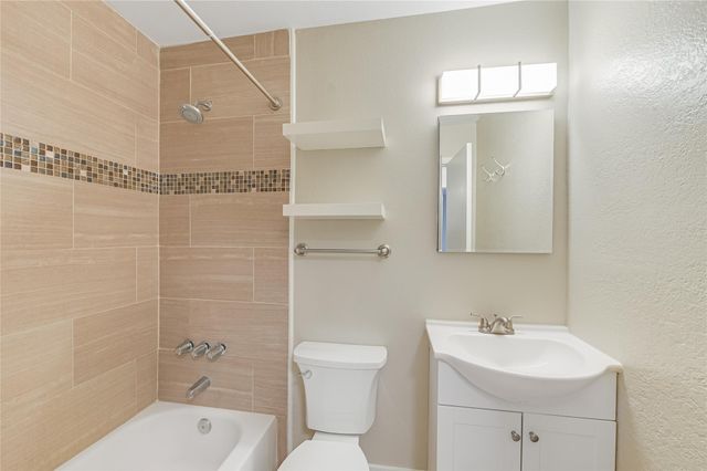 2401 Manor RD 131, Austin, TX 78722