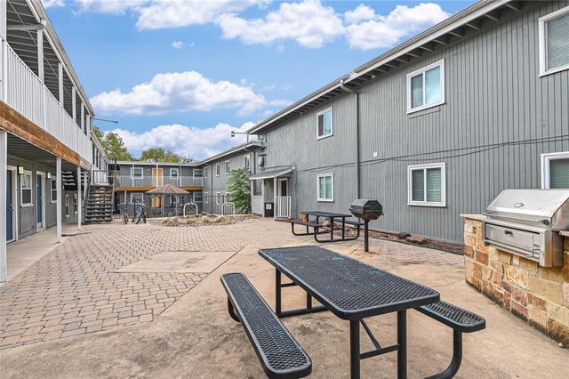 2401 Manor RD 131, Austin, TX 78722