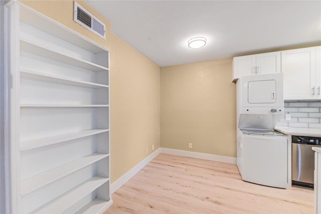 2401 Manor RD 131, Austin, TX 78722