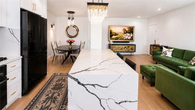 1233 N Laurel 211, West Hollywood, CA 90046