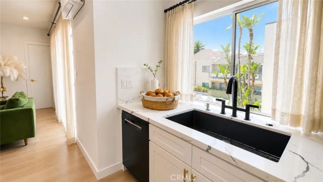 1233 N Laurel 211, West Hollywood, CA 90046