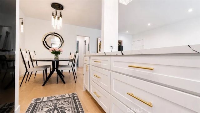 1233 N Laurel 211, West Hollywood, CA 90046