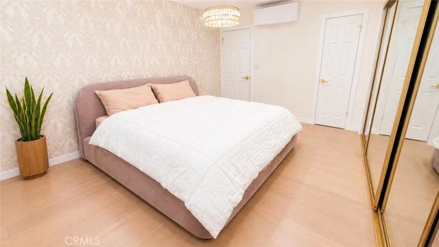 1233 N Laurel 211, West Hollywood, CA 90046