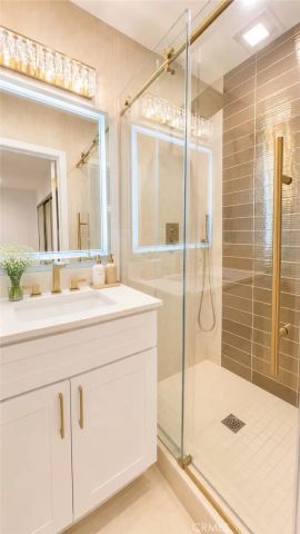 1233 N Laurel 211, West Hollywood, CA 90046