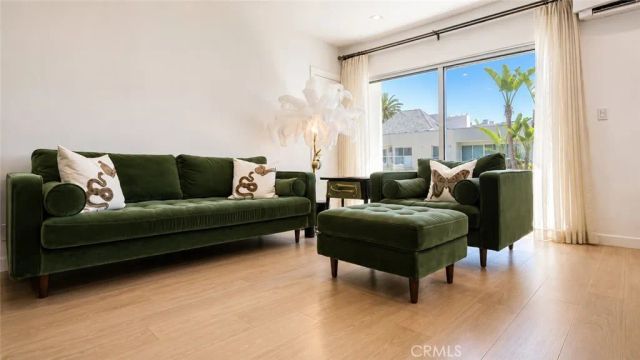 1233 N Laurel 211, West Hollywood, CA 90046