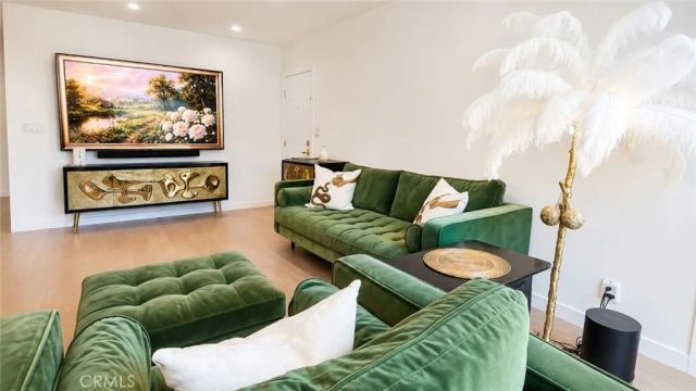 1233 N Laurel 211, West Hollywood, CA 90046