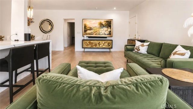 1233 N Laurel 211, West Hollywood, CA 90046