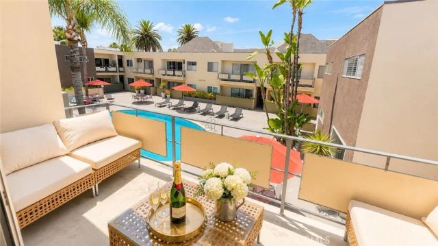 1233 N Laurel 211, West Hollywood, CA 90046