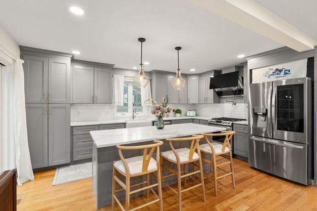 97 Batchelder Rd, Reading, MA 01867
