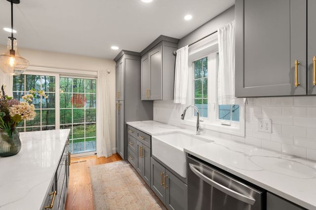 97 Batchelder Rd, Reading, MA 01867