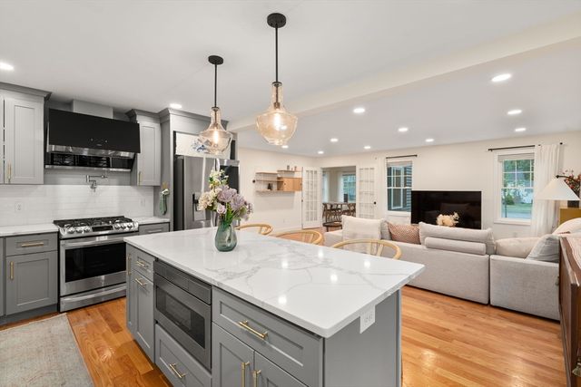 97 Batchelder Rd, Reading, MA 01867