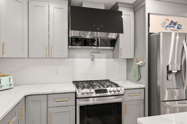 97 Batchelder Rd, Reading, MA 01867