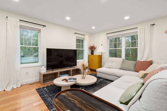 97 Batchelder Rd, Reading, MA 01867