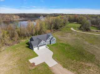 8275 Mcarthur Avenue, Belding, MI 48809