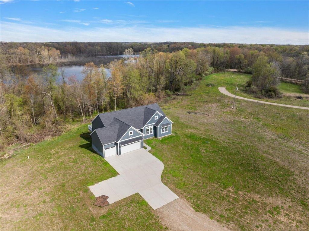 8275 Mcarthur Avenue, Belding, MI 48809