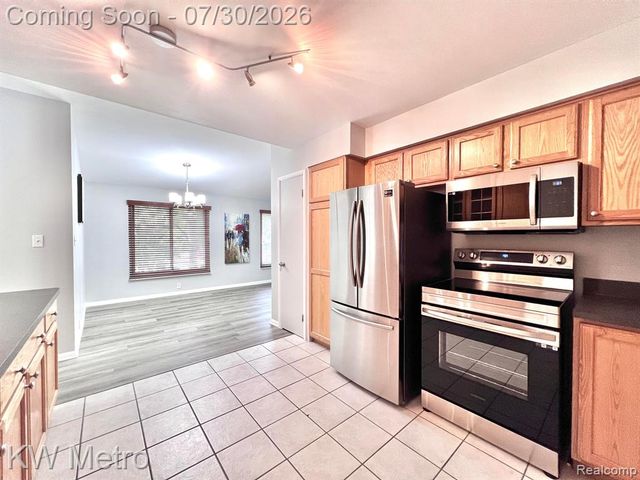 850 N Adams Road 6, Birmingham, MI 48009