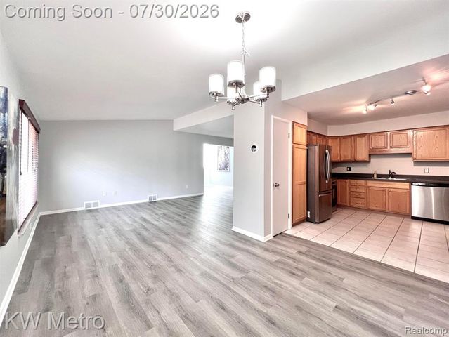 850 N Adams Road 6, Birmingham, MI 48009