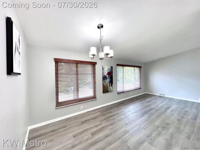 850 N Adams Road 6, Birmingham, MI 48009