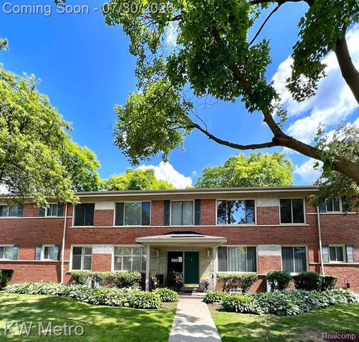 850 N Adams Road 6, Birmingham, MI 48009