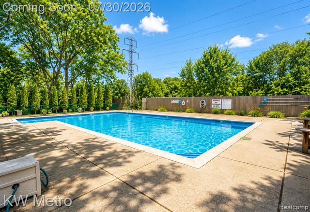 850 N Adams Road 6, Birmingham, MI 48009