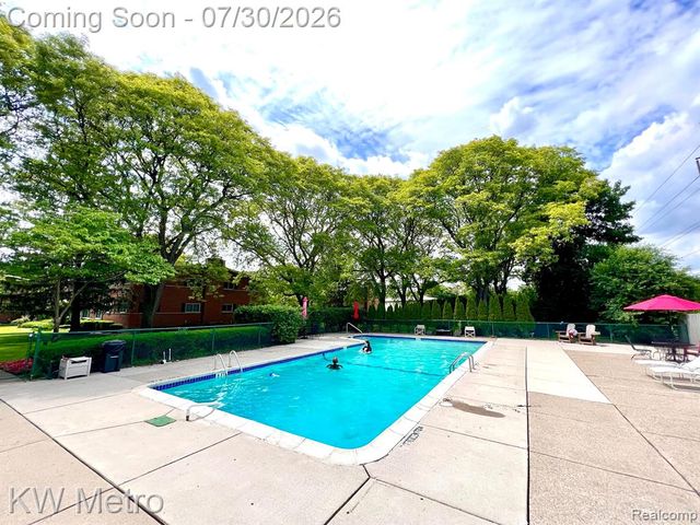 850 N Adams Road 6, Birmingham, MI 48009
