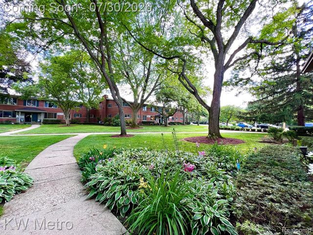 850 N Adams Road 6, Birmingham, MI 48009