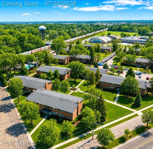 850 N Adams Road 6, Birmingham, MI 48009