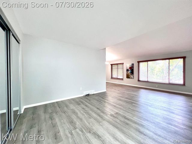850 N Adams Road 6, Birmingham, MI 48009
